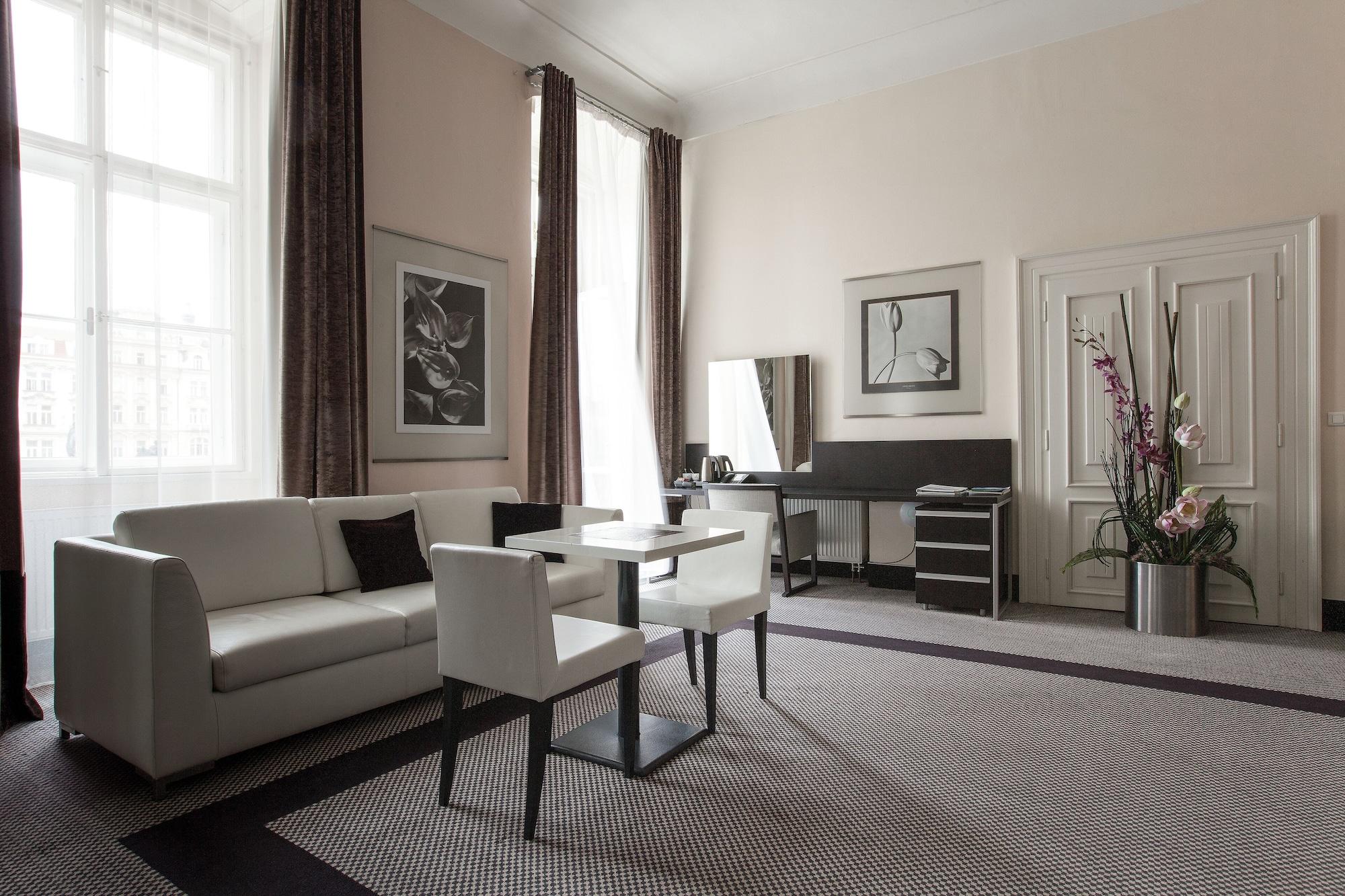 Old Town Square By Emblem Aparthotel Prag