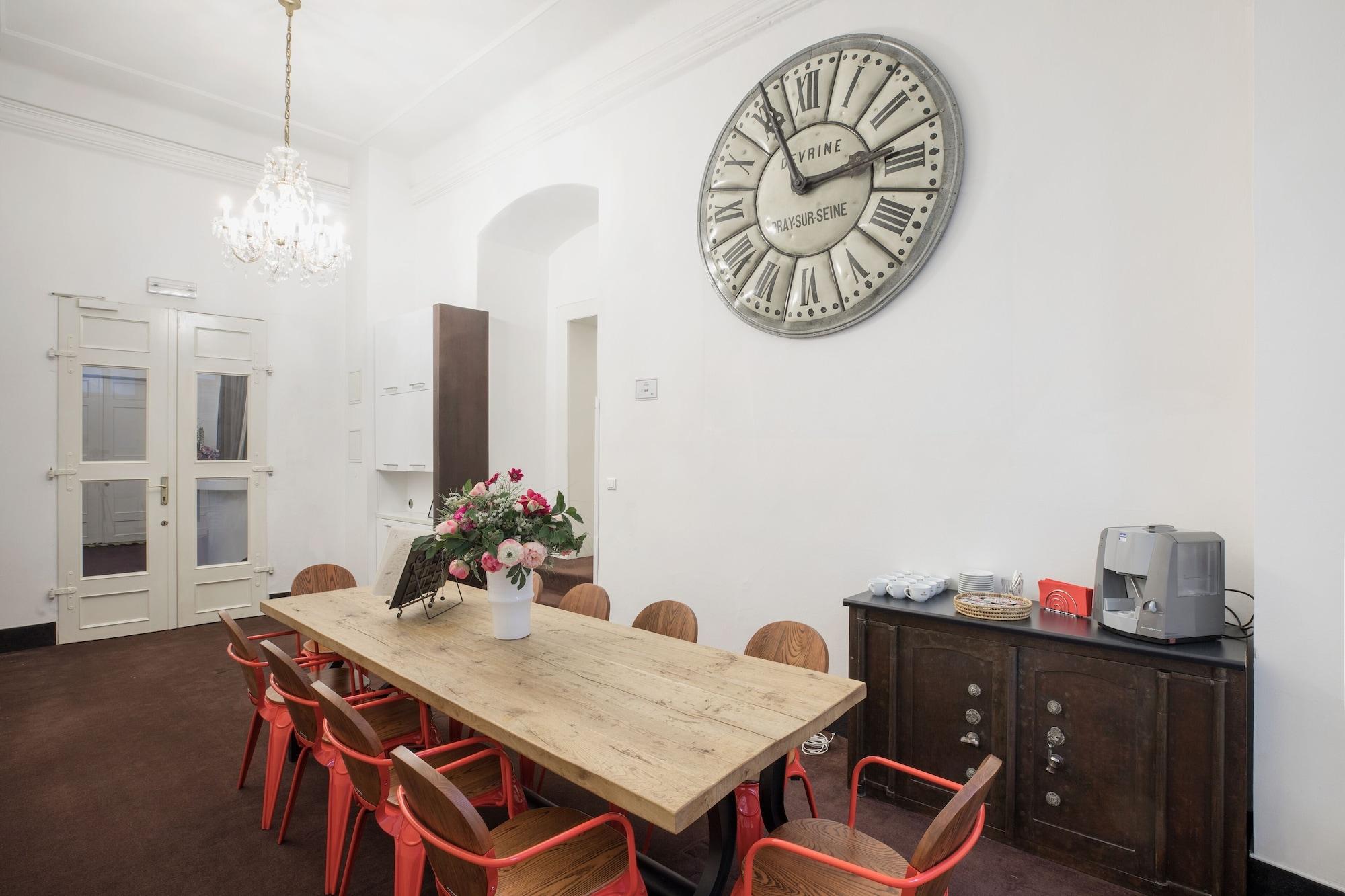 Old Town Square By Emblem Aparthotel Prag