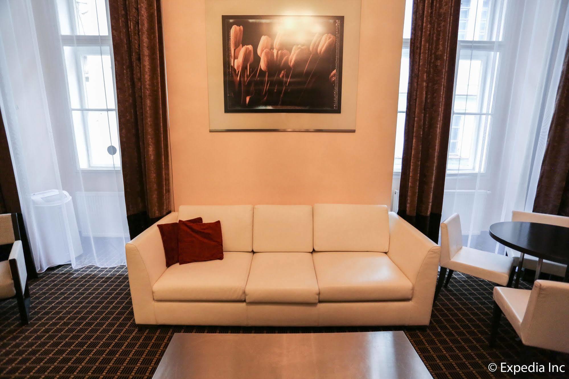 Aparthotel Old Town Square By Emblem Prag