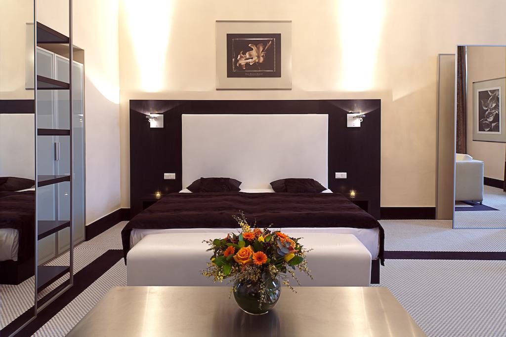 Old Town Square By Emblem Aparthotel Prag