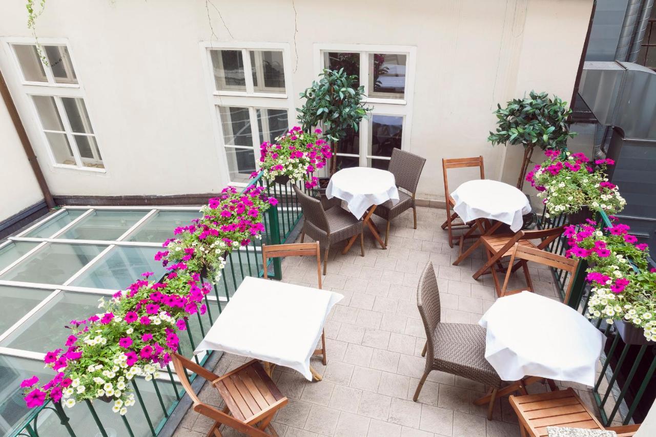 Aparthotel Old Town Square By Emblem Prag