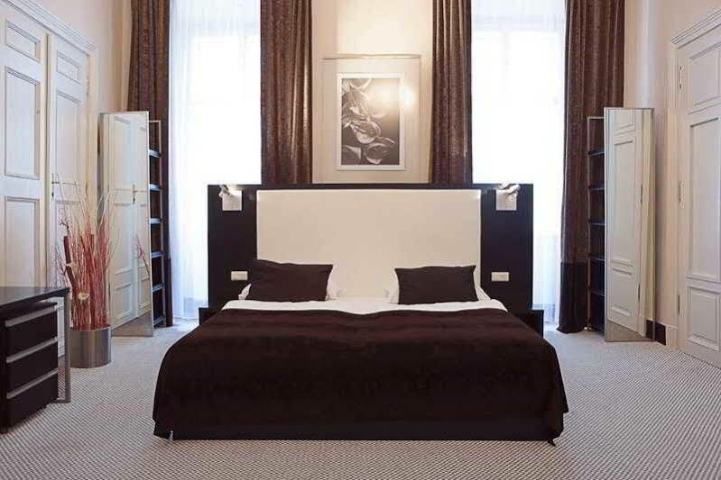 Aparthotel Old Town Square By Emblem Prag