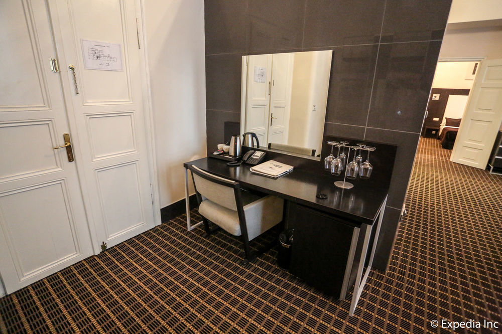 Casco Antiguo Square Y Residencia Apartahotel 5*